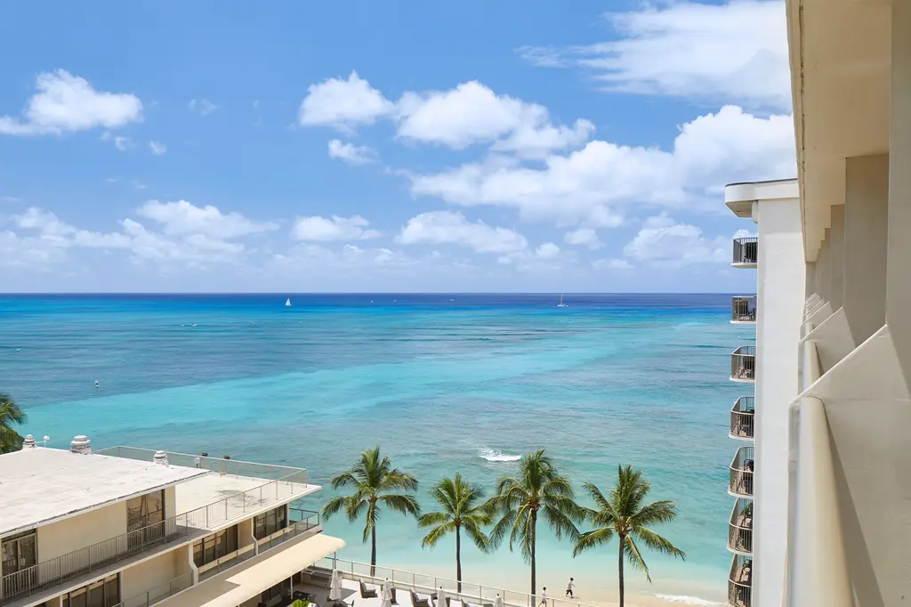 OUTRIGGER Reef Waikiki Beach Resort image 10