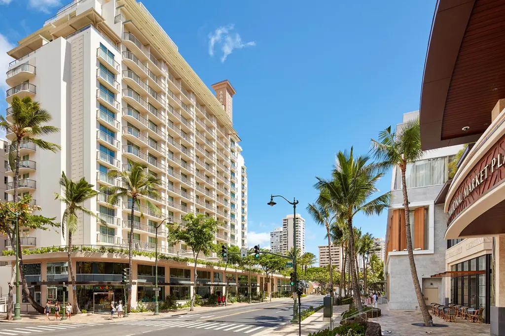 Hilton Garden Inn Waikiki Beach image 1