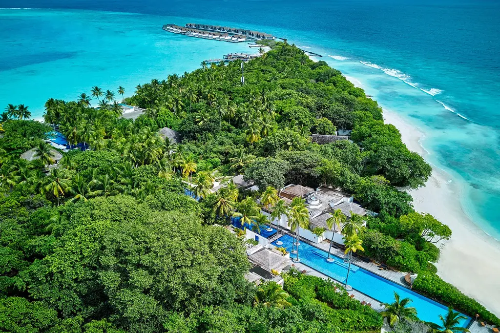 Sirru Fen Fushi – Private Lagoon Resort image 4