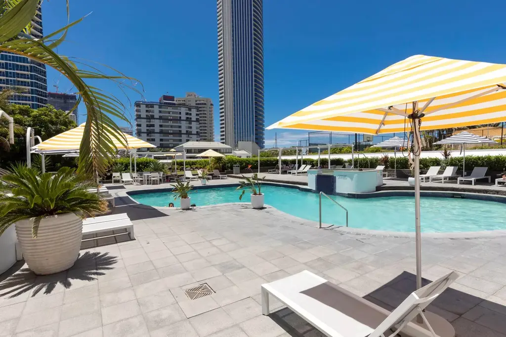 Novotel Surfers Paradise image 2