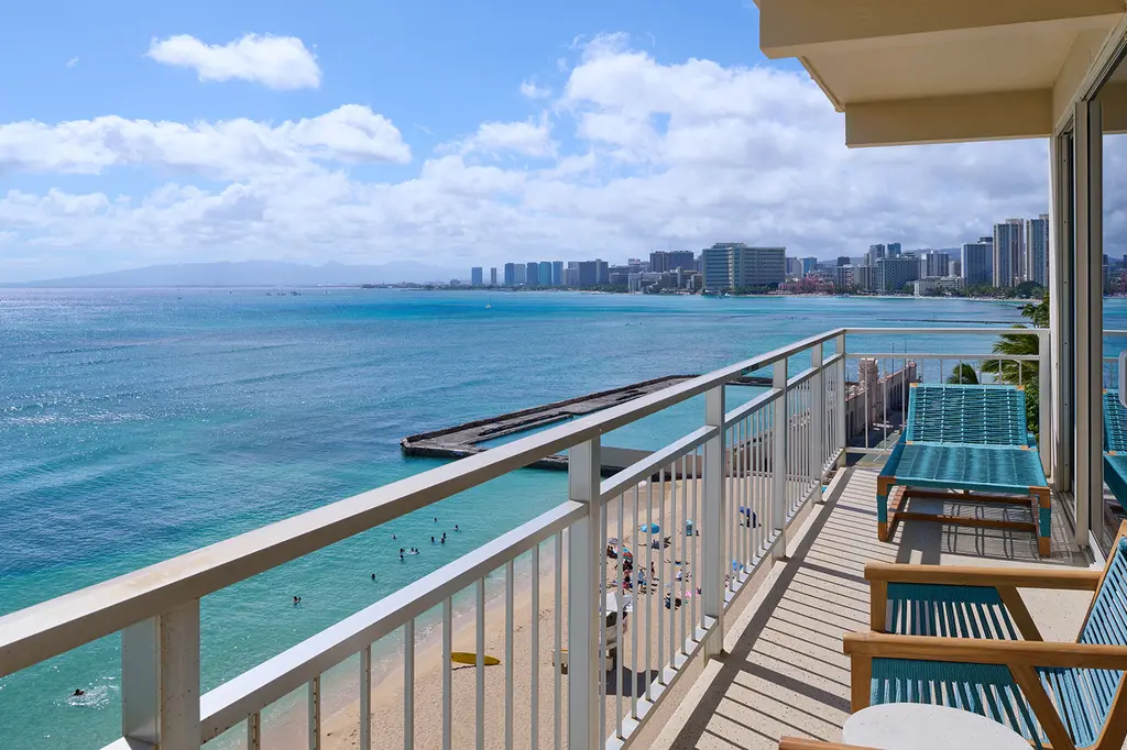 Kaimana Beach Hotel image 2