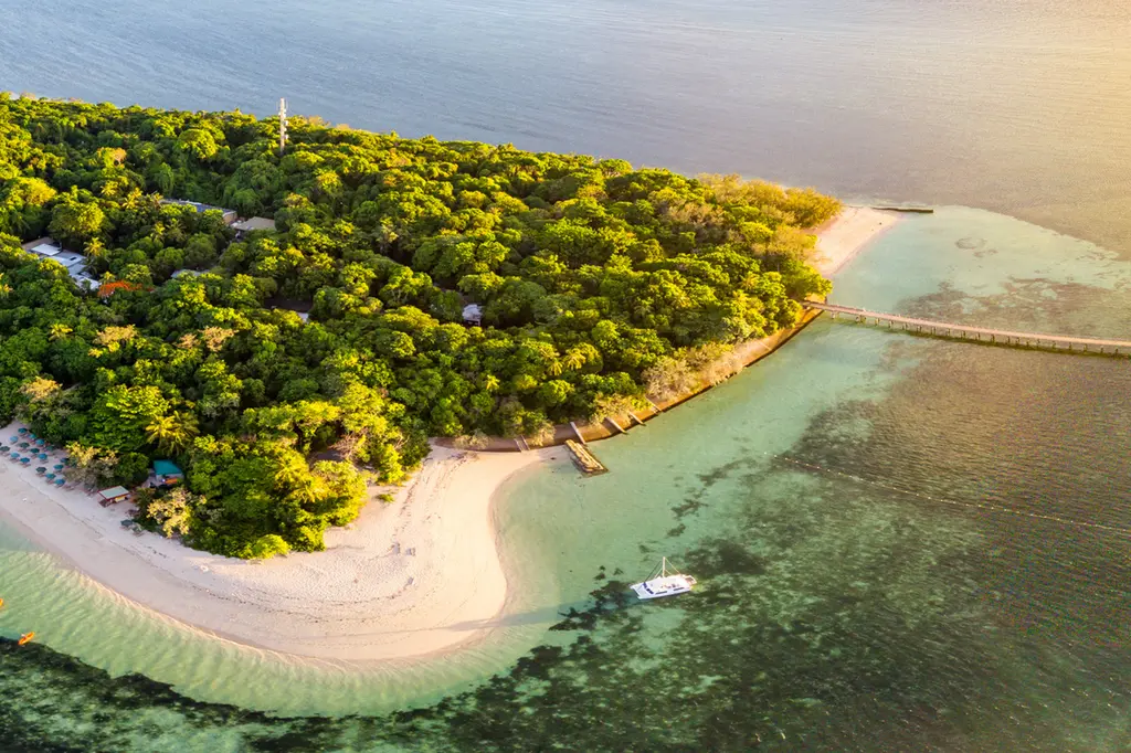 Green Island Resort image 12