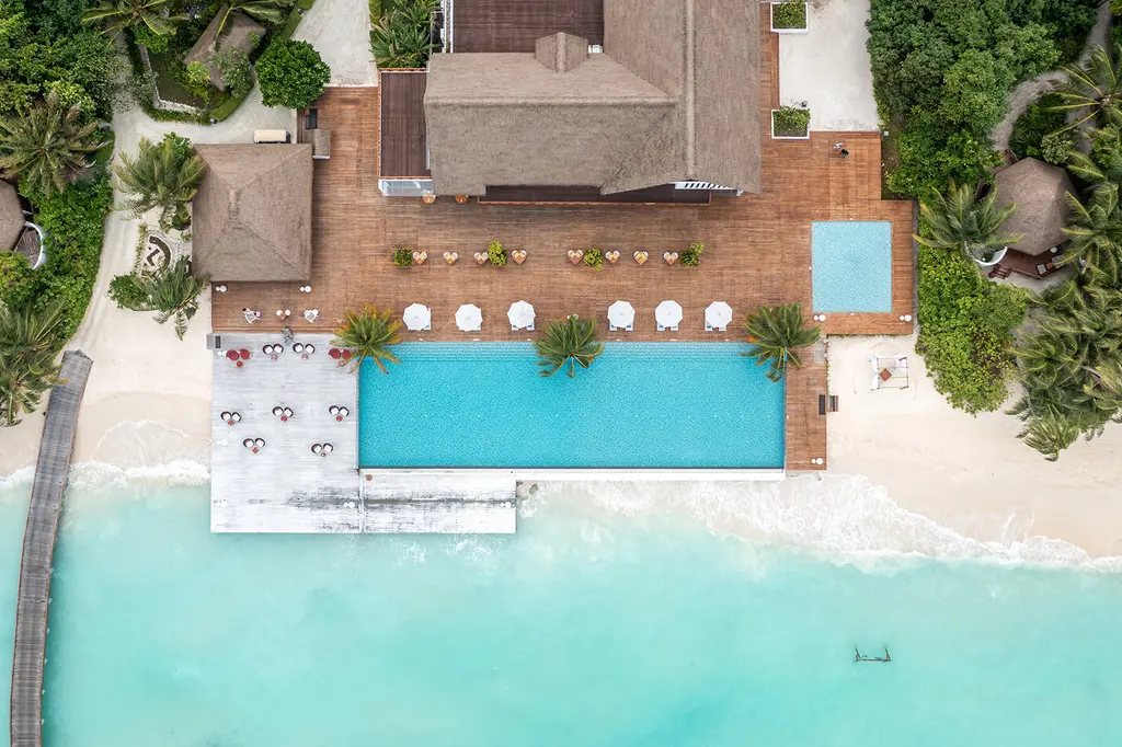 Mercure Maldives Kooddoo Resort image 6